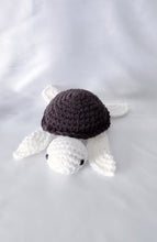 Load image into Gallery viewer, Amigurumi Sea Turtles