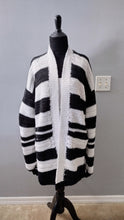 Load image into Gallery viewer, Black and White Cardigan with pockets (XL)