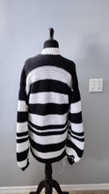 Load image into Gallery viewer, Black and White Cardigan with pockets (XL)