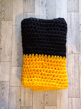 Load image into Gallery viewer, Crochet Infinity Scarf Black/Gold