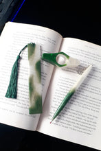 Load image into Gallery viewer, Green/White 5-inch Bookmark 3pc Set
