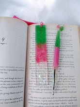 Load image into Gallery viewer, Green/Pink/Clear 5&quot;-inch Bookmark Set
