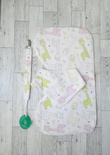 Load image into Gallery viewer, 3pc. Gift Set Giraffle White 0-6mos.

