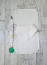 Load image into Gallery viewer, 3pc. Gift Set Giraffle White 0-6mos.
